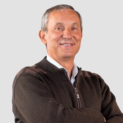 Dr. Óscar Neves