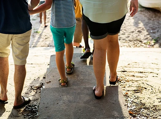 Alterações na marcha ou dores a caminhar